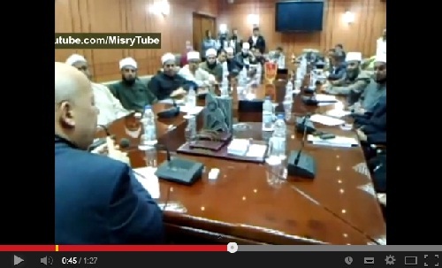 محافظ بور سعيد يهدد خطباء المساجد بالصفع