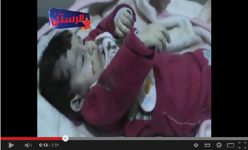 طفل سوري صغير يموت متأثرا بالبرد في مدينة الرستن أمس 11-12-2013م