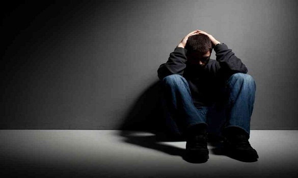 7 علامات تشير إلى أن المراهق يفكر في الانتحار