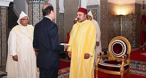 الملك محمد السادس يستقبل بتطوان عددا من السفراء الأجانب هوية بريس