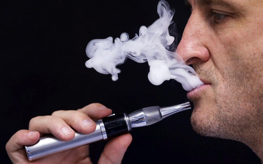 دراسة: تدخين السيجارة الإلكترونية يزيد خطر الإصابة بأمراض الرئة