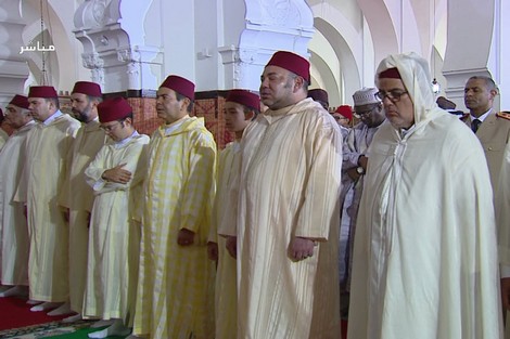 أمير المؤمنين يؤدي صلاة عيد الفطر بالمسجد المحمدي بالدار البيضاء