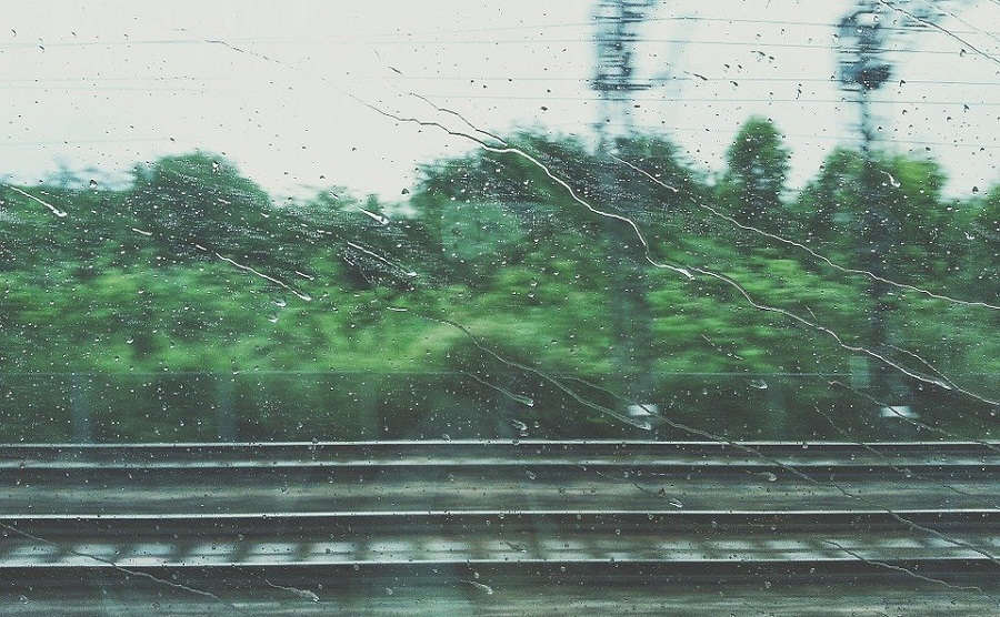 شلل حركة القطارات بسبب الأمطار الطوفانية