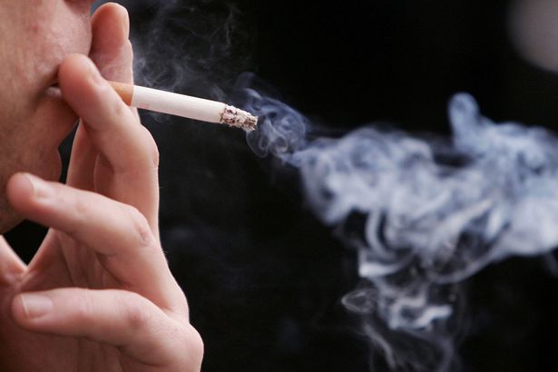 دراسة: تدخين السجائر يدمر الرؤية