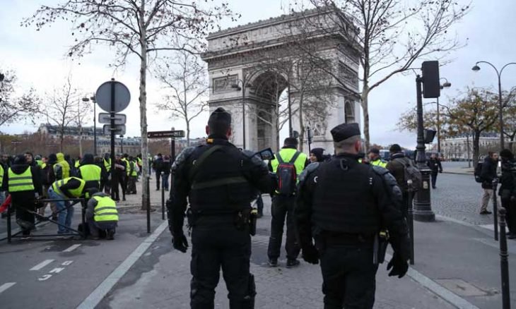 "الثلاثاء الأسود".. طلاب فرنسا ينزلون إلى الشوارع