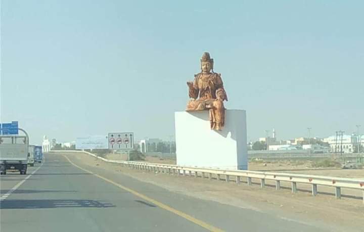 صنم بوذا في جزيرة العرب.. تمثال "بوذا" على طريق سريع بالإمارات (فيديو)