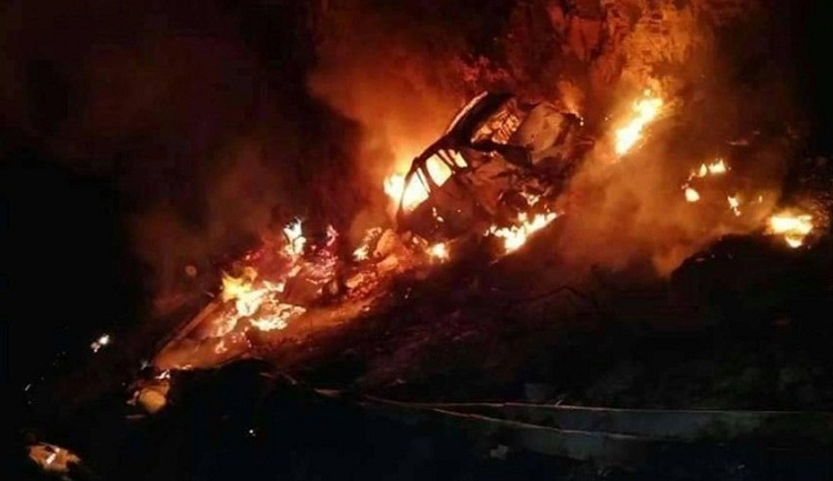 حادثة سير مروعة في الطريق السيار بين أكادير ومراكش إثر اصطدام شاحنتين واحتراق عدد من السيارات