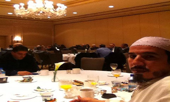 مغاربة ينتظرون وصول الملك في فندق «ritz Carlton» بواشنطن