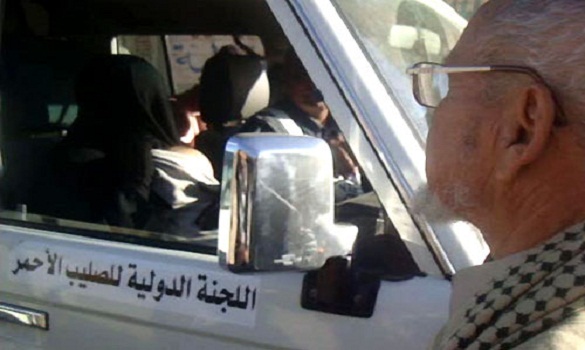 أب مغربي.. من فاس إلى دماج باليمن لإنقاذ ابنته وأولادها من قصف الحوثيين أب مغربي.. من فاس إلى دماج باليمن لإنقاذ ابنته وأولادها من قصف الحوثيين