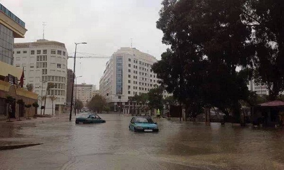تساقطات مدينة طنجة اليوم.. فياضانات وانقلاب طائرة خاصة في المطار