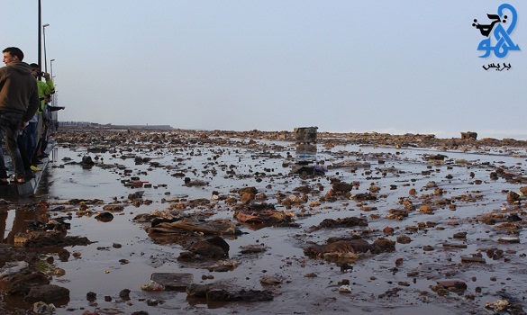 مدّ بحري يملأ الشريط الساحلي لحي سيدي موسى بسلا أتربة وحجارة مدّ بحري يملأ الشريط الساحلي لحي سيدي موسى بسلا أتربة وحجارة