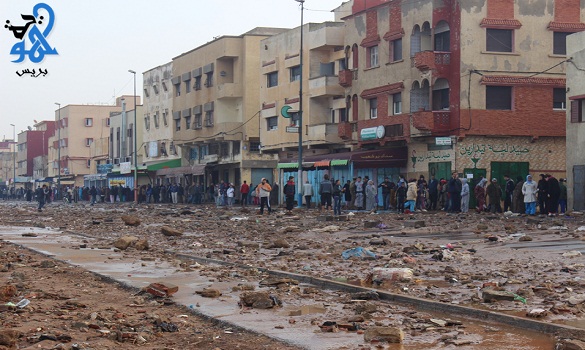 مدّ بحري يملأ الشريط الساحلي لحي سيدي موسى بسلا أتربة وحجارة مدّ بحري يملأ الشريط الساحلي لحي سيدي موسى بسلا أتربة وحجارة