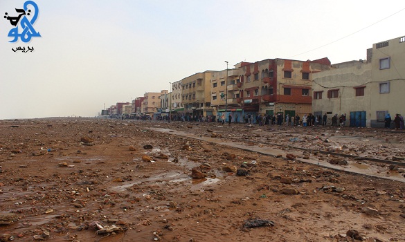 مدّ بحري يملأ الشريط الساحلي لحي سيدي موسى بسلا أتربة وحجارة مدّ بحري يملأ الشريط الساحلي لحي سيدي موسى بسلا أتربة وحجارة