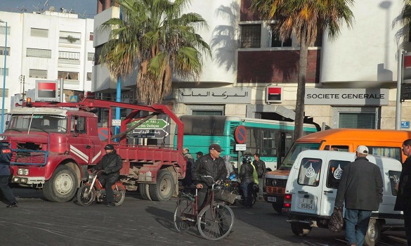 حافلة ركاب تنحرف عن مسارها وتقتحم وكالة بنكية بالدار البيضاء حافلة ركاب تنحرف عن مسارها وتقتحم وكالة بنكية بالدار البيضاء