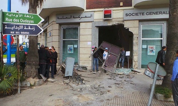 حافلة ركاب تنحرف عن مسارها وتقتحم وكالة بنكية بالدار البيضاء حافلة ركاب تنحرف عن مسارها وتقتحم وكالة بنكية بالدار البيضاء