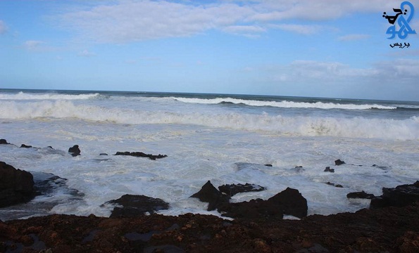 مدّ بحري جديد يضرب ساحل حي سيدي موسى بمدينة سلا