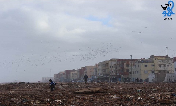 مدّ بحري جديد يضرب ساحل حي سيدي موسى بمدينة سلا