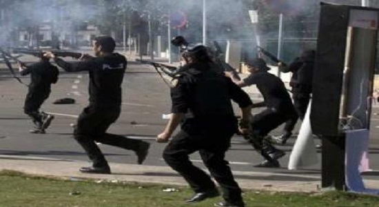 قتيل وعشرات المصابين بتفريق مظاهرات «الانقلاب أصل الخراب» اليوم بمصر
