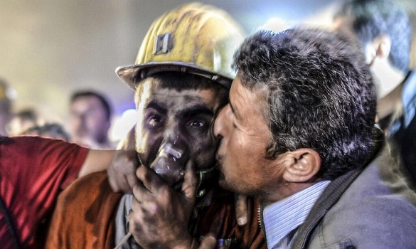 أكثر من 200 قتيل وآمال ضئيلة في العثور على ناجين في انفجار منجم بتركيا أكثر من 200 قتيل وآمال ضئيلة في العثور على ناجين في انفجار منجم بتركيا