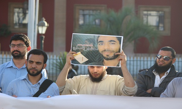 في الوقفة التضامنية من أمام البرلمان.. بالإجماع: أطلقوا سراح مصطفى الحسناوي 