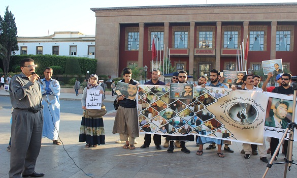 في الوقفة التضامنية من أمام البرلمان.. بالإجماع: أطلقوا سراح مصطفى الحسناوي 