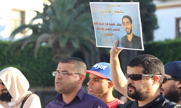 في الوقفة التضامنية من أمام البرلمان.. بالإجماع: أطلقوا سراح مصطفى الحسناوي 