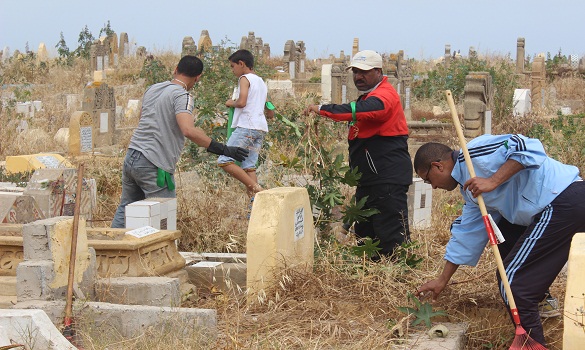 «مبادرة أيادي نظيفة» تدشن عملية تنظيف مقبرة «باب معلقة» إكراما للموتى