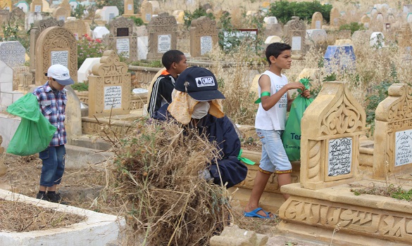 «مبادرة أيادي نظيفة» تدشن عملية تنظيف مقبرة «باب معلقة» إكراما للموتى