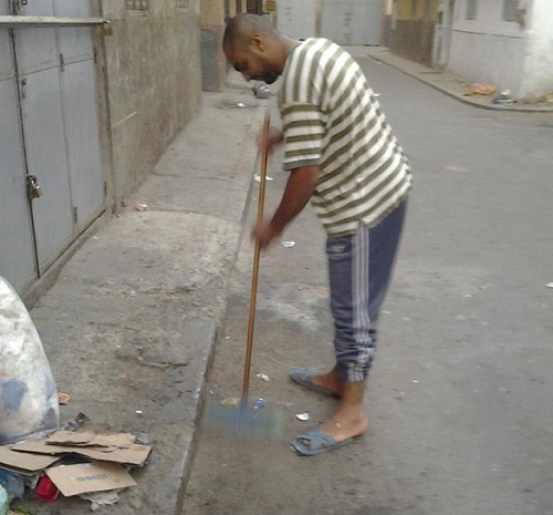 حملة تنظيف المساجد بمدينة سلا.. تنظيف مسجد الفتح بحي سيدي موسى (صور)