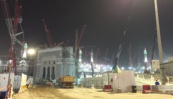 تقدم ملحوظ لأشغال إزالة باب الملك عبد العزيز في مشروع توسعة الحرم المكي