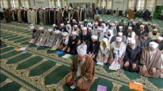 الصلاة تفرق الشيعة والسنة في مؤتمر الوحدة الإسلامية.. بالصور