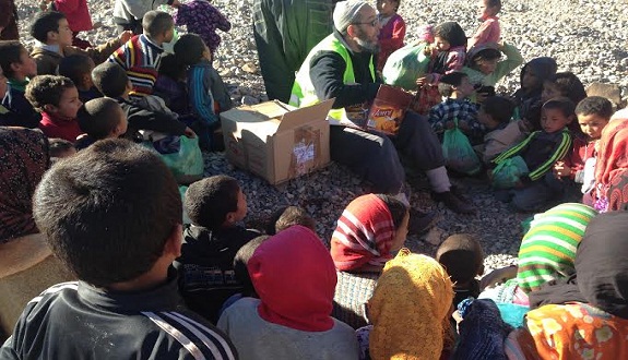 «جمعية الوسط للثقافة والتنمية» بورزازات تنظم قافلة «مودة» لتقديم المساعدات «جمعية الوسط للثقافة والتنمية» بورزازات تنظم قافلة «مودة» لتقديم المساعدات