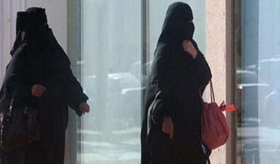 الصين‬ تحظر ‫‏النقاب‬ في عاصمة ‫‏تركستان‬ الشرقية