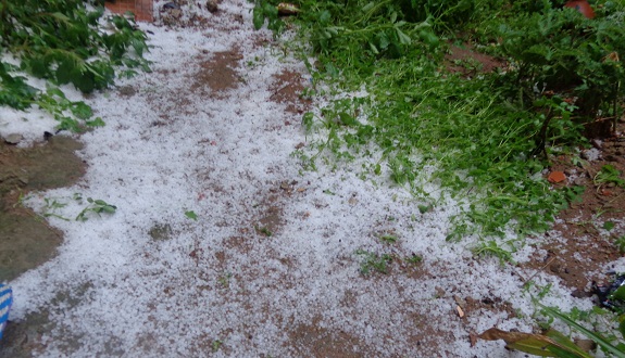 سقوط البَرد (التبروري) بكميات كثيرة بمدينة سلا صباح اليوم الثلاثاء