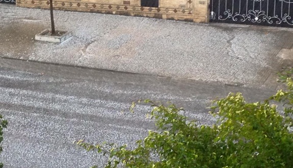 سقوط البَرد (التبروري) بكميات كثيرة بمدينة سلا صباح اليوم الثلاثاء