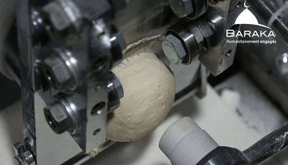 جمعية بركة سيتي تمنح السوريين مخبرة متنقلة قادرة على إنتاج 35000 خبزة يوميا