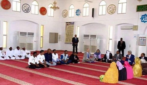 الشيطان يعظ المسلمين.. وزير الخارجية الأمريكى جون كيرى واعظ في جيبوتي