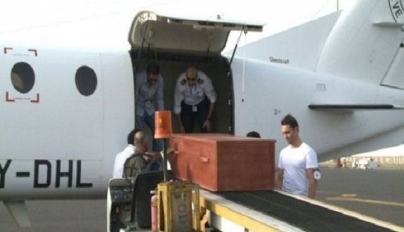 الحوثيون يسلمون رفات الطيار ياسين بحتي للصليب الأحمر الدولي