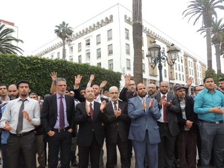 فعاليات مدنية وسياسية في وقفة مناهضة لأحكام الإعدام بمصر أمام البرلمان 