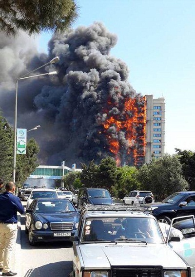 مقتل 20 شخصا على الأقل وإصابة العشرات في حريق برج سكني في باكو-أذربيجان