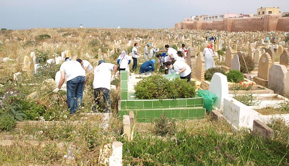 حملة تَطَوُعِيَّة ناجحة لتنظيف مقبرة باب معلقة بِسلا المدينة