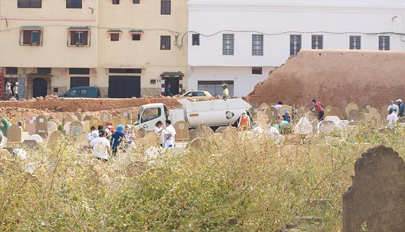 حملة تَطَوُعِيَّة ناجحة لتنظيف مقبرة باب معلقة بِسلا المدينة