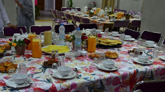 جمعية أسرة التعليم تقيم إفطارا جماعيا لفائدة نزلاء دار الحياة بمراكش