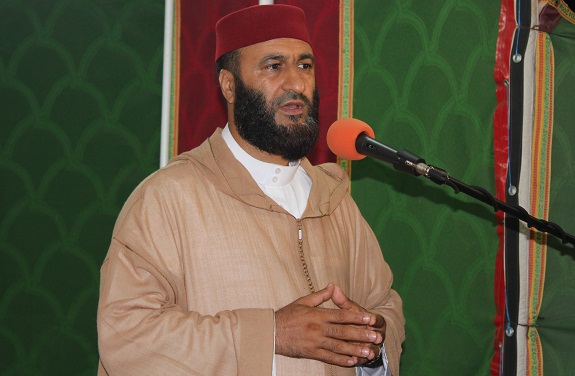 قرابة 20 ألف مصلي وراء الشيخ عبد العزيز الكرعاني في مصلى حي الإنبعاث بسلا