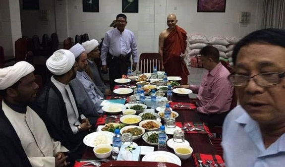 شاهد.. لقاء ودي بين رهبان بوذيين ومعممين شيعة في بورما