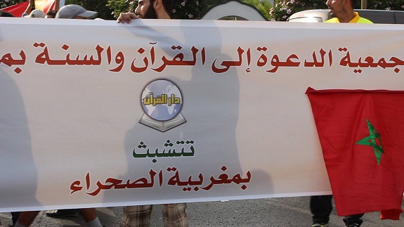 آلاف المغاربة يحتجون أمام سفارة السويد في الرباط مستنكرين أي مس بوحدة بلدهم