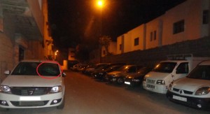 مجرم يعربد بسيفه ويكسر زجاج أزيد من ثلاثين سيارة بحي سيدي موسى بسلا