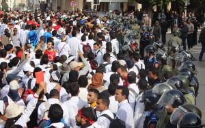 آلاف الأساتذة المتدربين ينددون بمرسومي بلمختار المشؤومين في شوارع الرباط