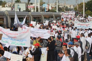 آلاف الأساتذة المتدربين ينددون بمرسومي بلمختار المشؤومين في شوارع الرباط