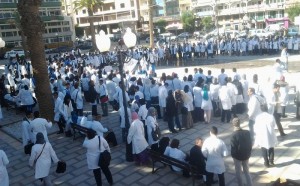 مئات الأساتذة المتدربين بالجهة الشرقية ينظمون مسيرة جابت شوارع وجدة 